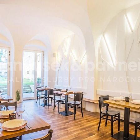 Penzion A Restaurace 14 Hostinné 외부 사진