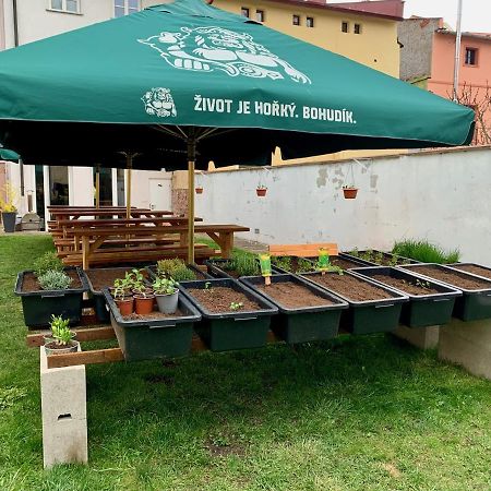 Penzion A Restaurace 14 Hostinné 외부 사진