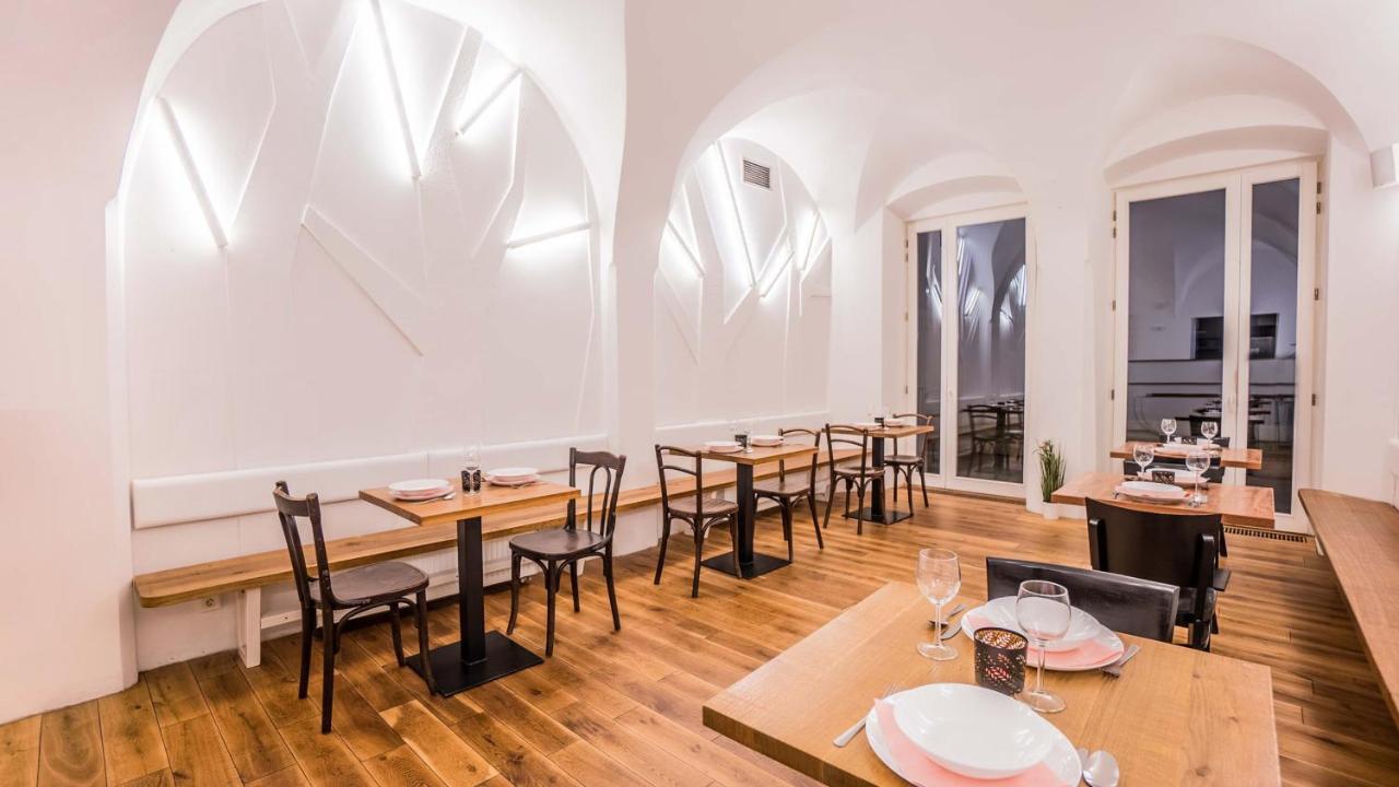 Penzion A Restaurace 14 Hostinné 외부 사진