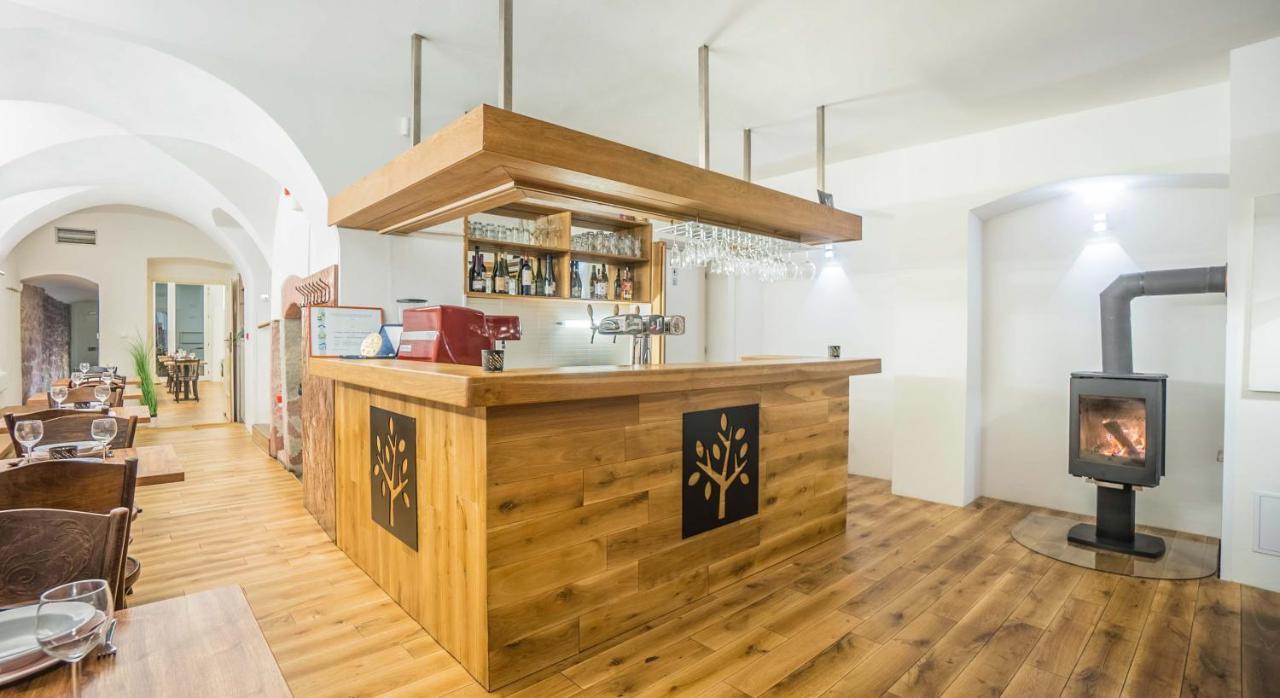 Penzion A Restaurace 14 Hostinné 외부 사진