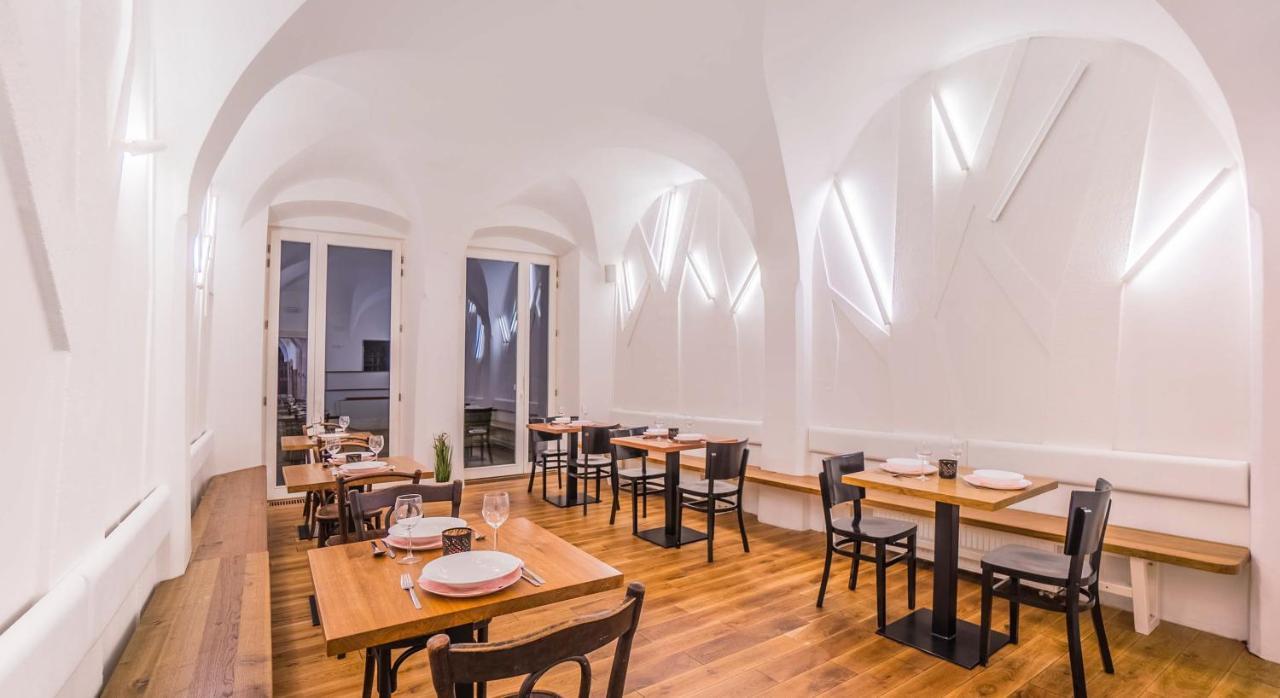 Penzion A Restaurace 14 Hostinné 외부 사진